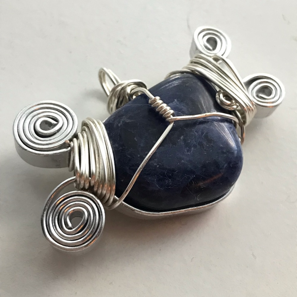 Wire wrapped sodalite